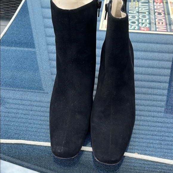 Salvatore Ferragamo Black Ankle Booties with Sleek Silhouette - Picture 4 of 9